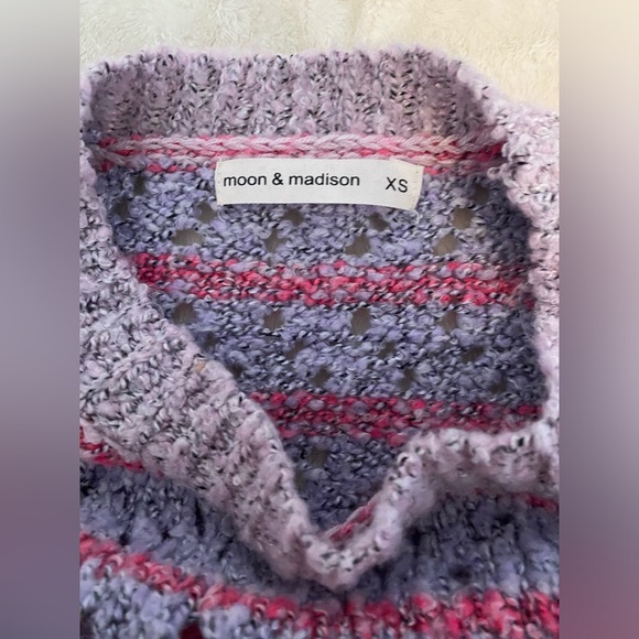 XS Moon & Madison Cropped Sweater - Picture 2 of 2